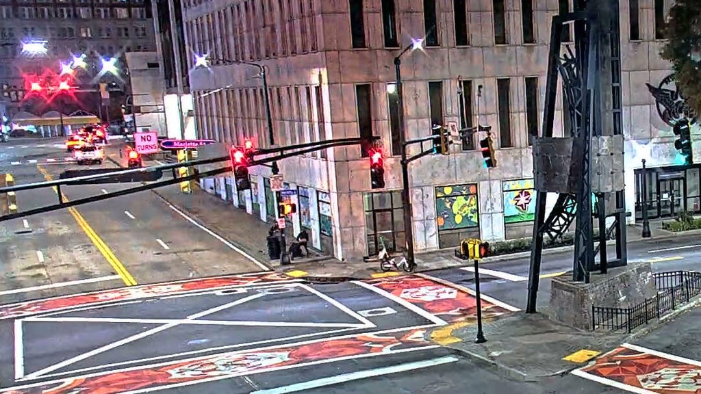 Police searching for suspects after man robbed and attacked in downtown Atlanta — Columbus Business news